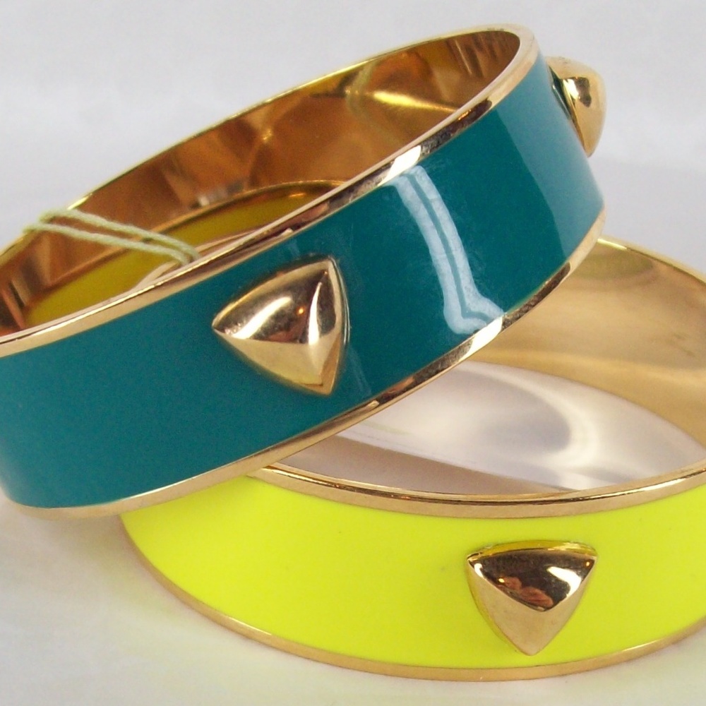 AV MAX 2 Piece Pyramid Stud Gold Plated Bangle Set